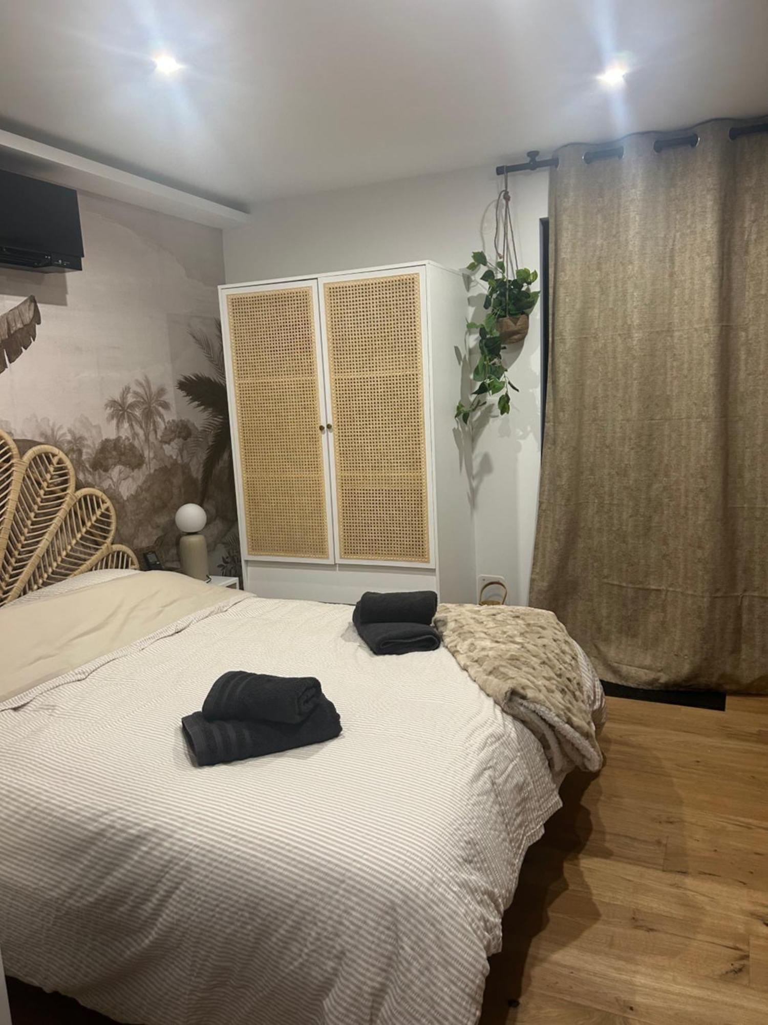 Studio Prestige Avec Terrasse Le Chene Dore Au Coeur Du Centre Touristique Cite Des Loisirs 200 M Du Galaxie,Face Au Snowworld Parking Gratuit Privatif Amneville Luaran gambar